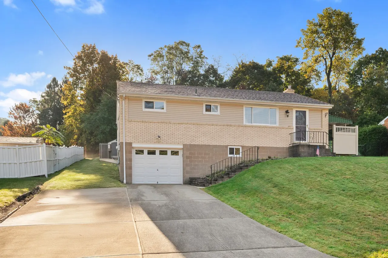 2904 Fir DRIVE