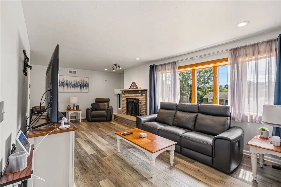 294 Hillcrest Cir