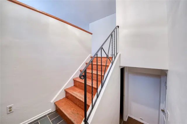 2962 Manorview Circle gallery image 3