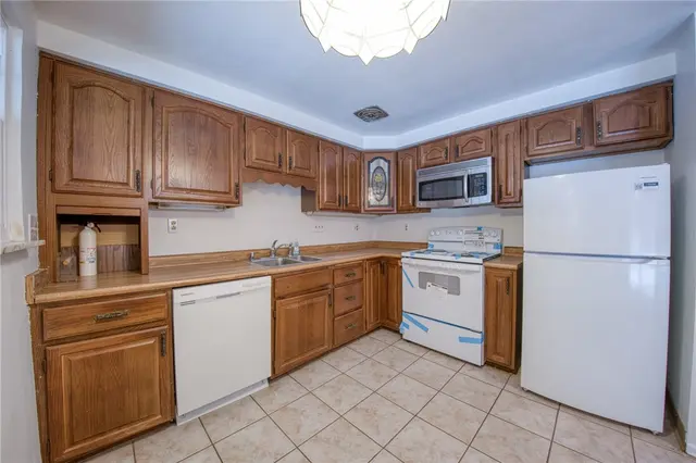 2962 Manorview Circle gallery image 7