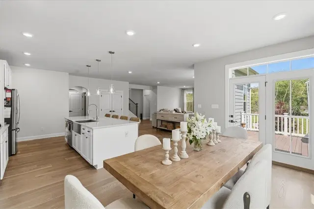 300 Crest Ln gallery image 5