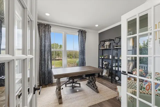 300 Crest Ln gallery image 7