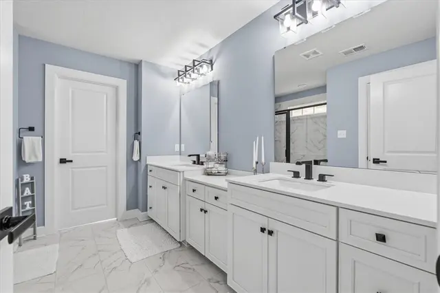 300 Crest Ln gallery image 9