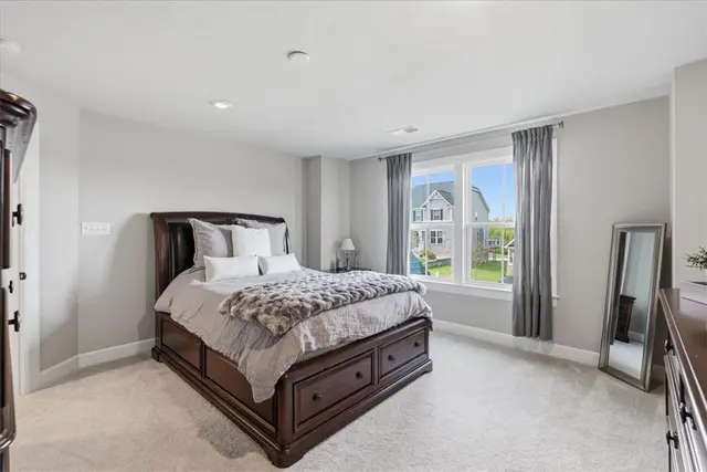 300 Crest Ln gallery image 11