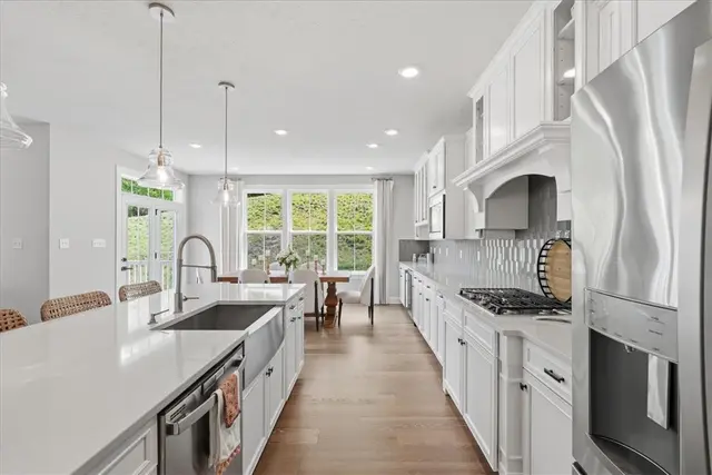 300 Crest Ln gallery image 13