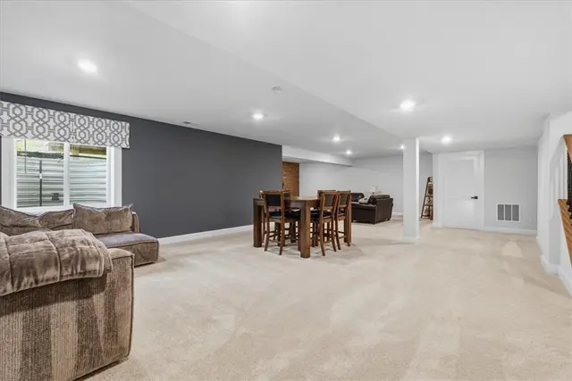 300 Crest Ln gallery image 14