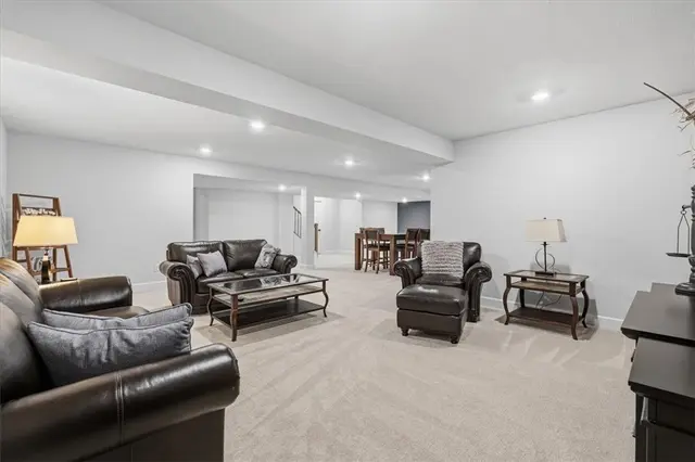 300 Crest Ln gallery image 15