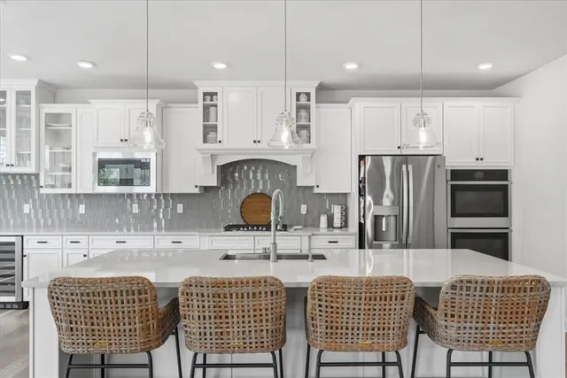 300 Crest Ln gallery image 16