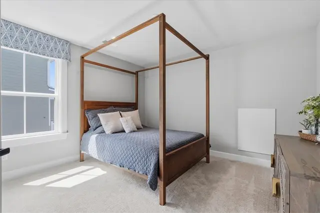 300 Crest Ln gallery image 18