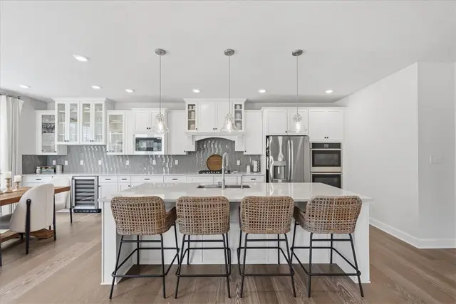 300 Crest Ln gallery image 20