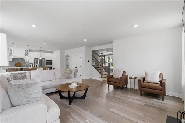 300 Crest Ln gallery image 26