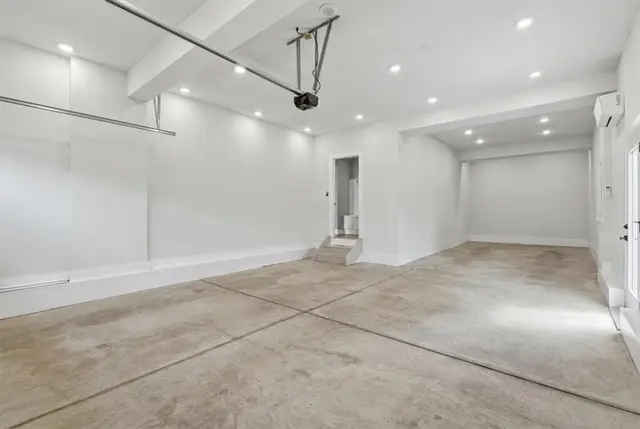 300 Crest Ln gallery image 27