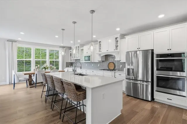 300 Crest Ln gallery image 28
