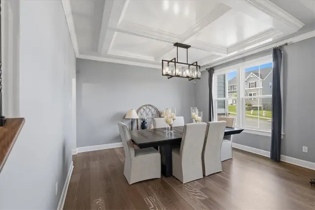 300 Crest Ln gallery image 35