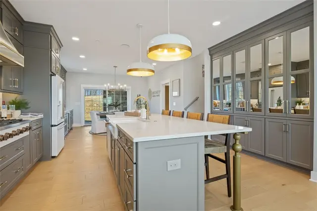 3001 Greeneview Lane gallery image 4