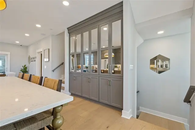 3001 Greeneview Lane gallery image 5