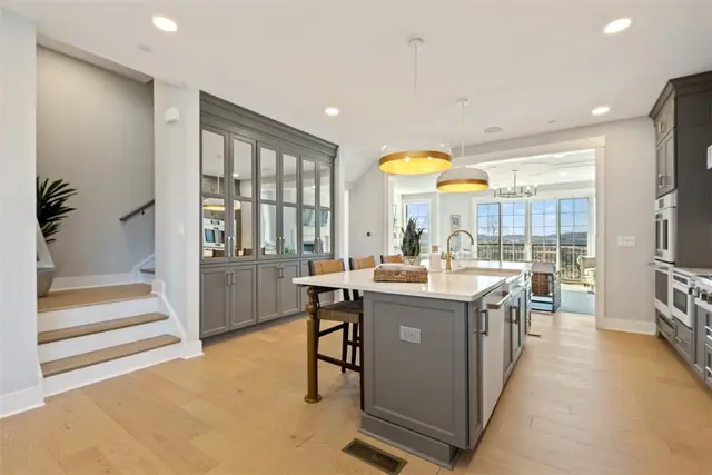 3001 Greeneview Lane gallery image 7