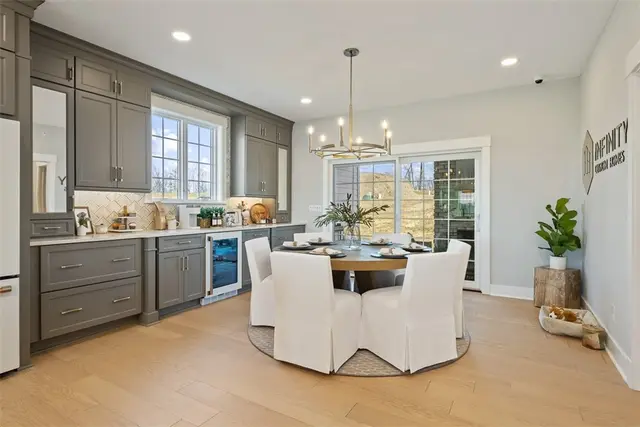 3001 Greeneview Lane gallery image 8