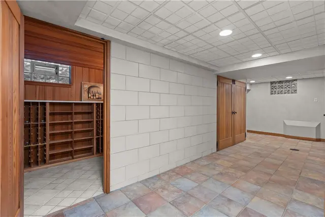 3001 Swansea Crescent W gallery image 2