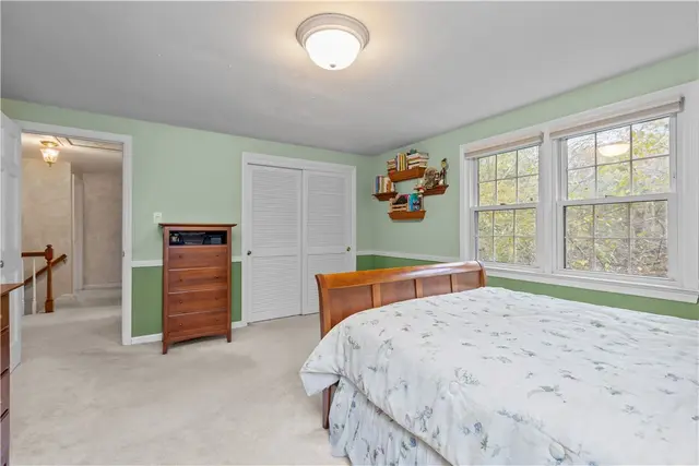 3001 Swansea Crescent W gallery image 3