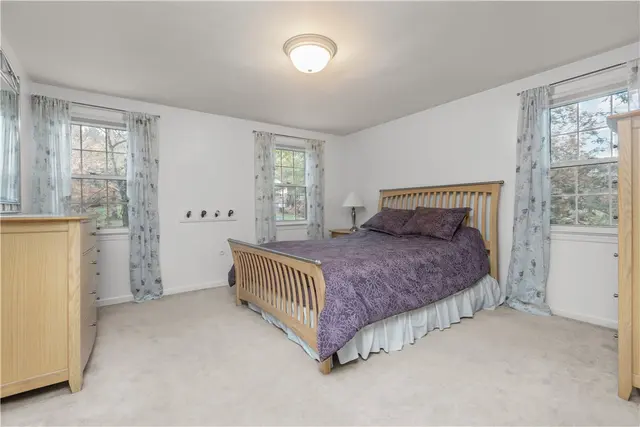 3001 Swansea Crescent W gallery image 6