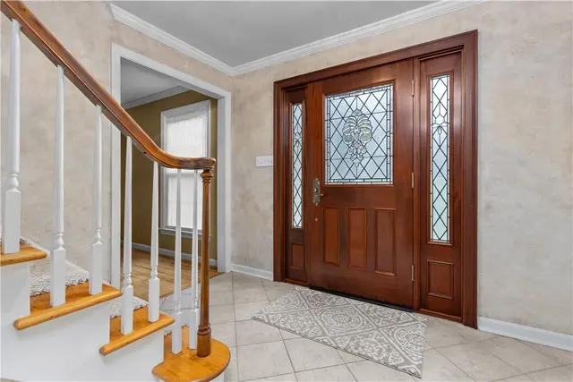 3001 Swansea Crescent W gallery image 9