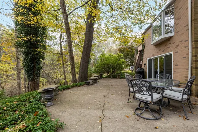 3001 Swansea Crescent W gallery image 18