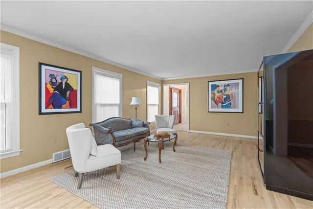3001 Swansea Crescent W gallery image 22