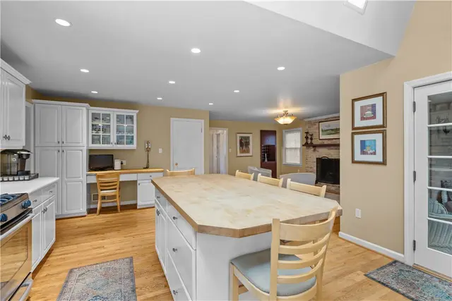 3001 Swansea Crescent W gallery image 23