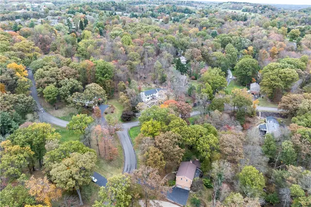 3001 Swansea Crescent W gallery image 25