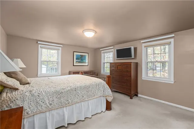 3001 Swansea Crescent W gallery image 26
