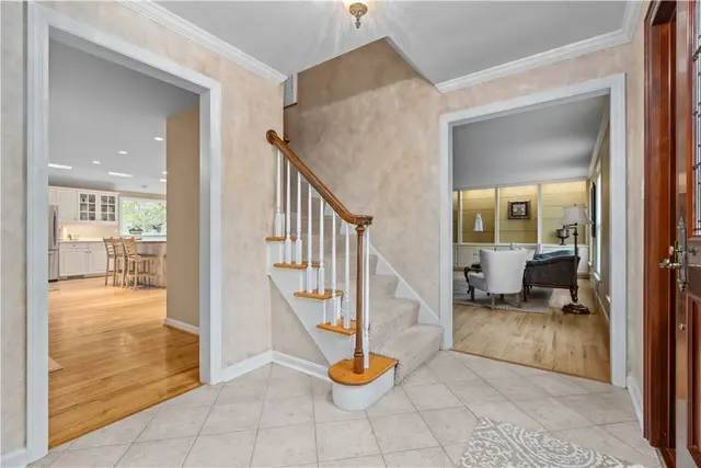 3001 Swansea Crescent W gallery image 28