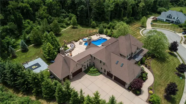 3005 Whispering Creek Dr