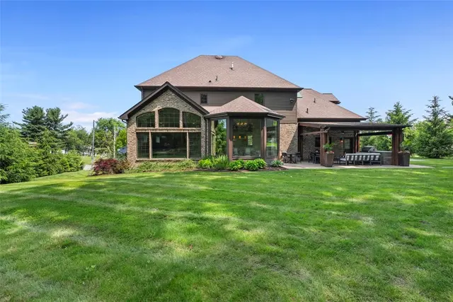 301 Chinquapin Ln gallery image 2