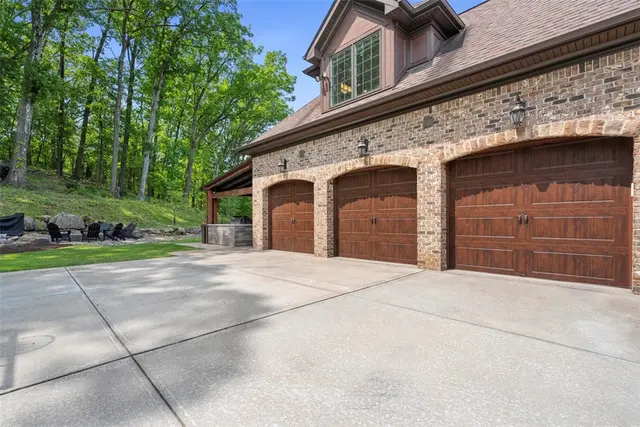 301 Chinquapin Ln gallery image 6