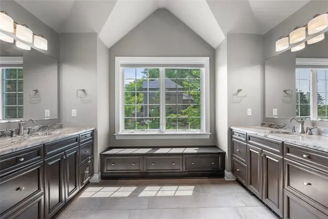301 Chinquapin Ln gallery image 8