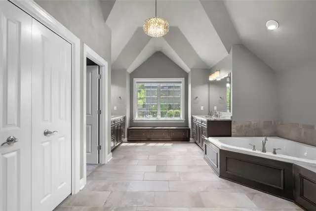 301 Chinquapin Ln gallery image 15