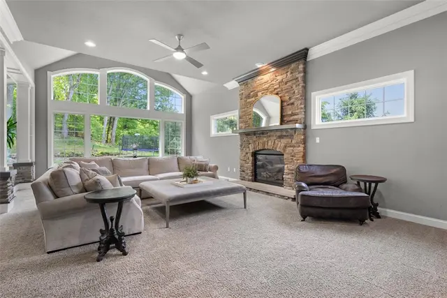301 Chinquapin Ln gallery image 16
