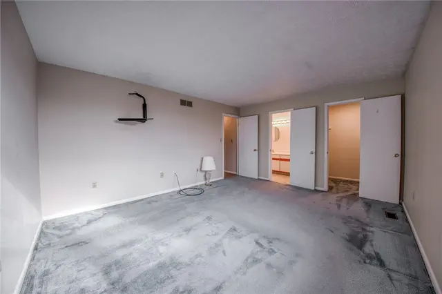 302 Carla Dr gallery image 17