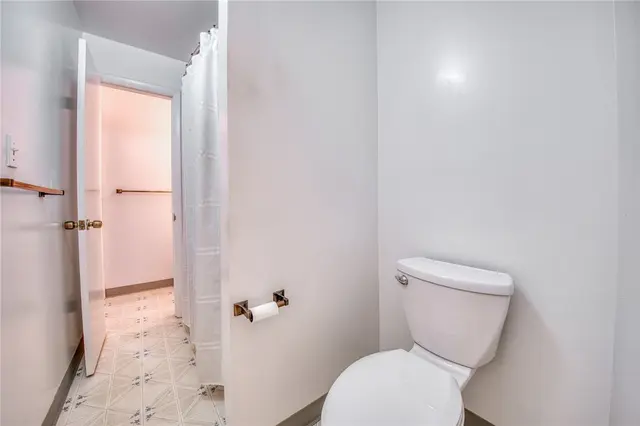 302 Carla Dr gallery image 38