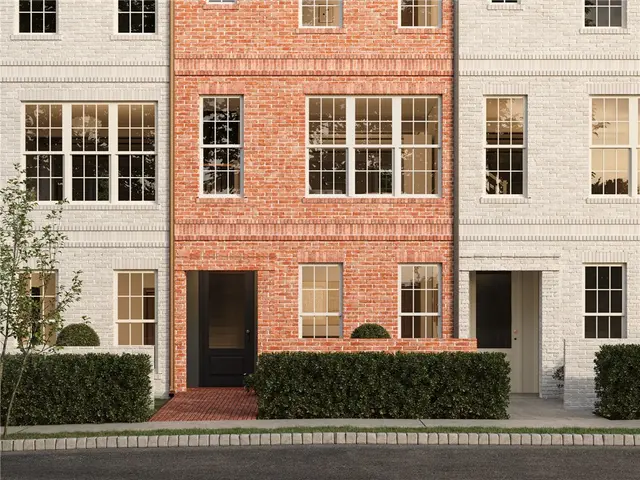 302 Frederick Way gallery image 3