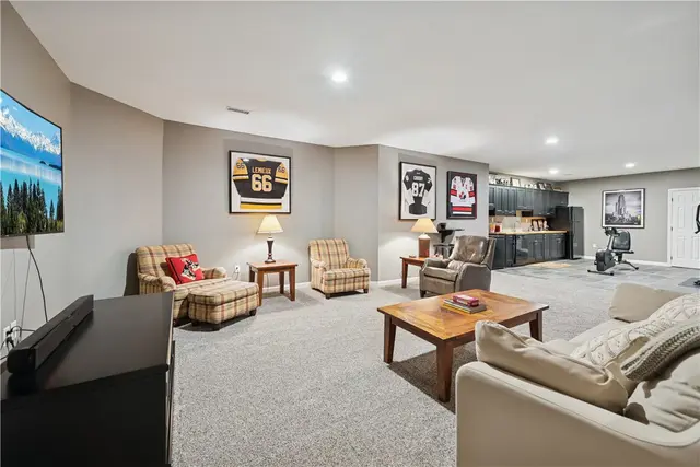 302 Pinyon Drive gallery image 35