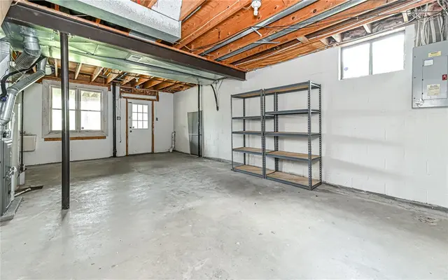 302 Ridgeway Drive gallery image 12