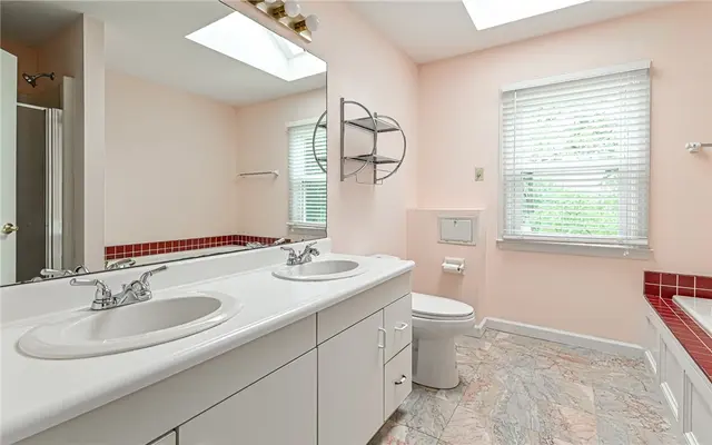 302 Ridgeway Drive gallery image 13