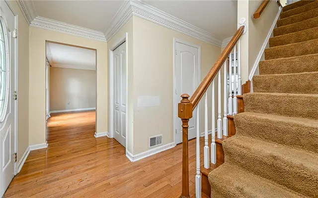 302 Ridgeway Drive gallery image 15