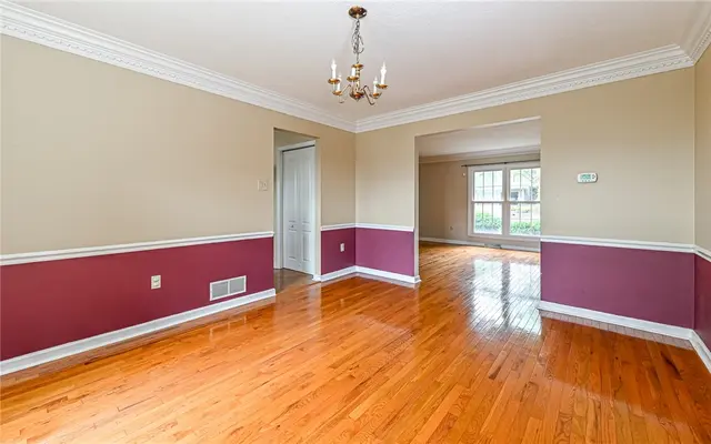 302 Ridgeway Drive gallery image 18