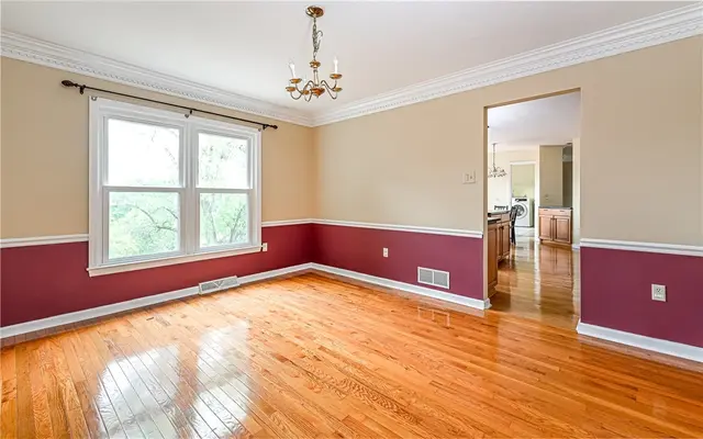 302 Ridgeway Drive gallery image 19