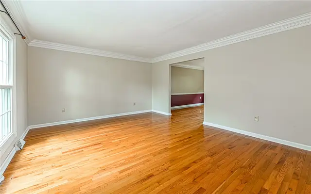 302 Ridgeway Drive gallery image 20