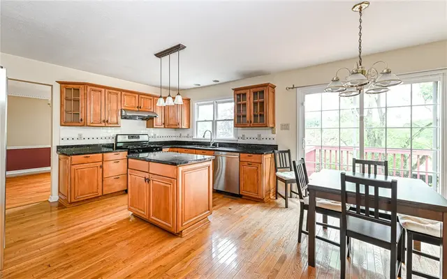 302 Ridgeway Drive gallery image 21