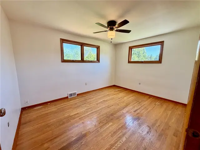 302 Sun Valley Dr gallery image 3